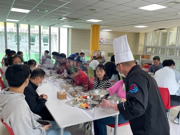 한국조리사협회중앙회 대전지회, 행복한우리복지관에서 무료급식