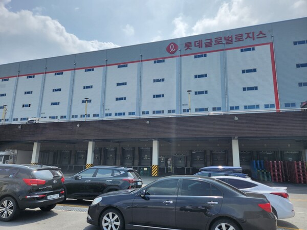 [르포] 로봇이 입고부터 출고까지 척척…롯데이천물류센터 가보니
