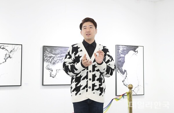 [영상] 김정호 작가, 상주 갤러리 샐빛서 5~17일까지 초대전