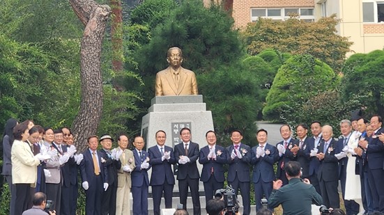 서대전여고, 개교 40주년 맞아 설립자 동상 제막식 거행