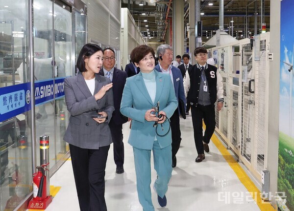 삼보모터스 세천공장 둘러보는 강은희 대구교육감