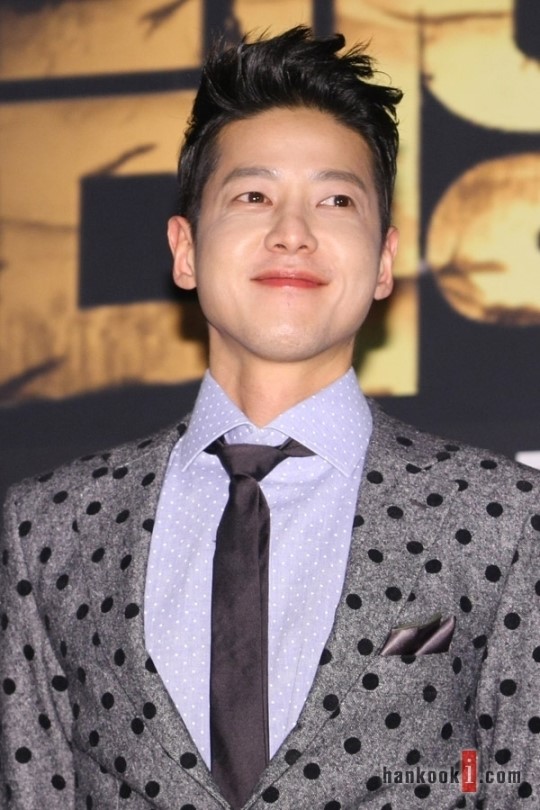 정민, 훈남의 미소