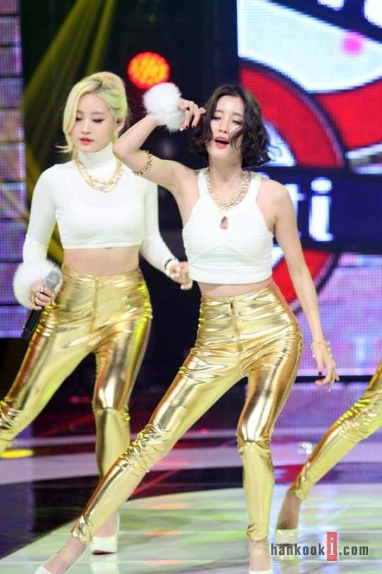 타히티, 시선을 사로잡는 황금빛 바지