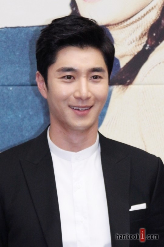 김민수, 수줍은 미소