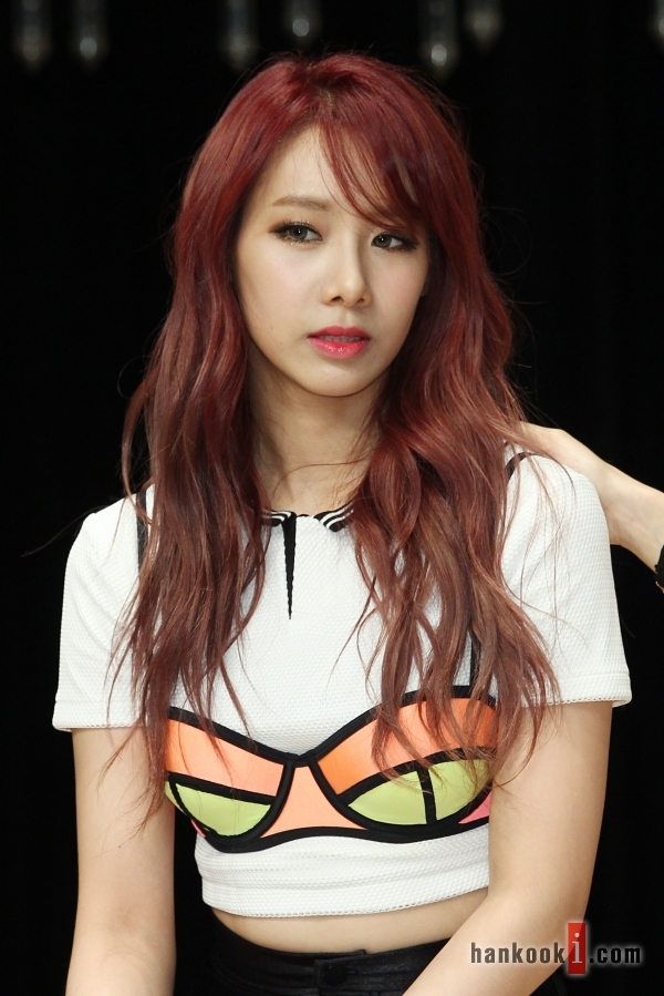 베스티 유지 남심 녹이는 매혹적인 눈빛