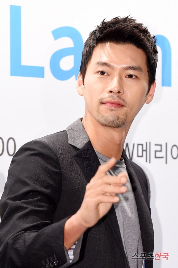 현빈, 손짓 한 번에 심장이 쿵!