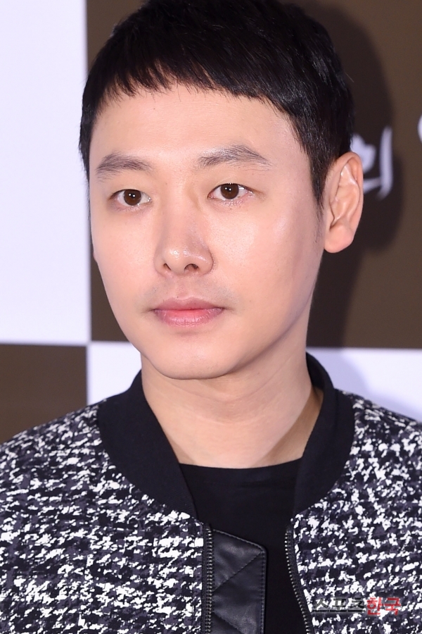 김동욱 짧은 헤어스타일로 남성미 업!
