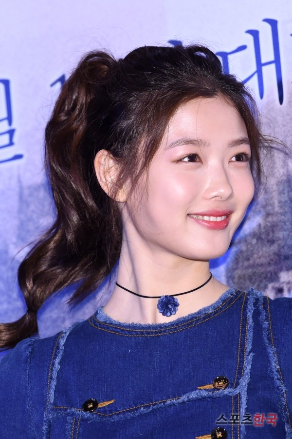 김유정 꽃보다 예쁜 미소~