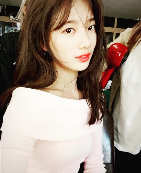 함부로 애틋하게 수지… 함부로 청순한 외모 눈길 가네