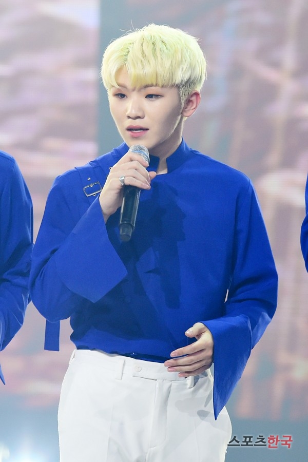  세븐틴 우지, 그윽한 아이 메이크업 