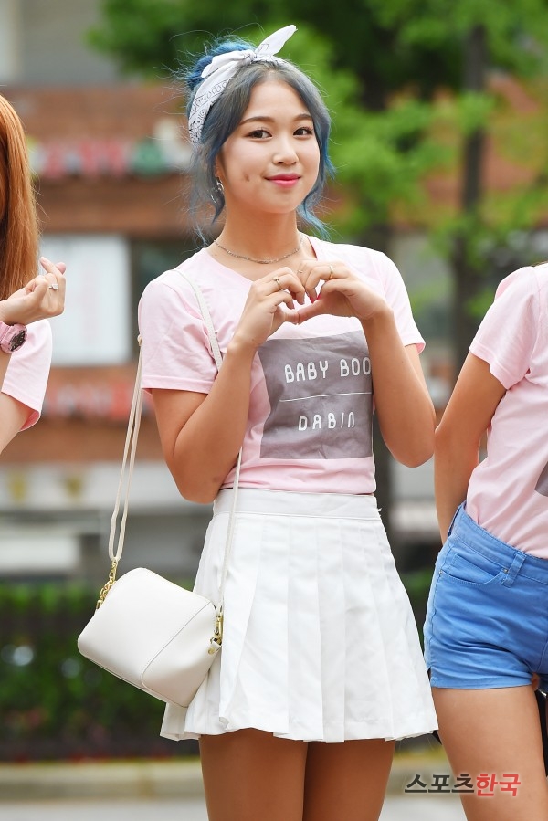  베이비부 다빈, 독특한 헤어 컬러 (뮤직뱅크 출근길) 