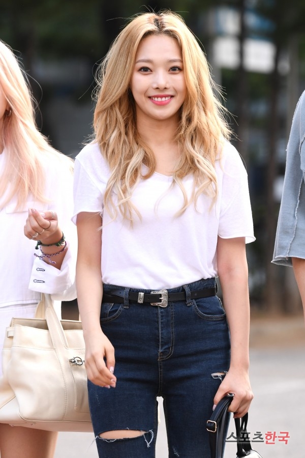  카드 전소민, 풍성하게 띄운 헤어스타일 (뮤직뱅크 출근길) 