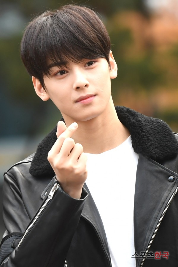  아스트로 차은우, 아침에도 빈틈없는 얼굴천재 