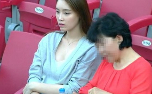  양현종 부인 정라헬, 야구장서 포착된 모습 보니…연예인 뺨치네 