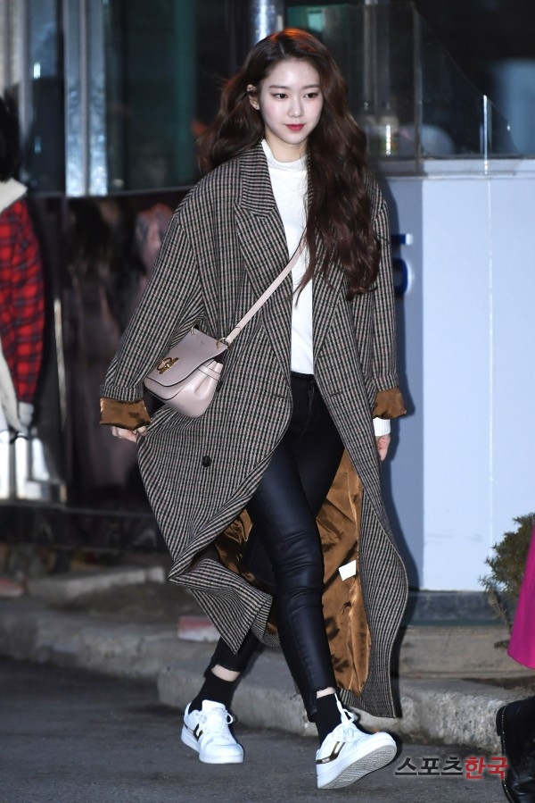  오마이걸 지호, 따라하고 싶은 캠퍼스룩(뮤직뱅크 출근길) 