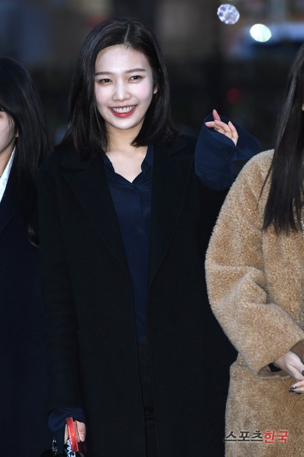  레드벨벳 조이 유쾌한 미소(뮤직뱅크 출근길) 