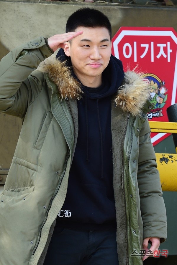  대성, 짧은 헤어스타일도 잘 어울려 