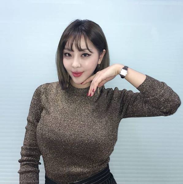  나르샤, 숨길 수 없는 볼륨 몸매 고혹美 발산 