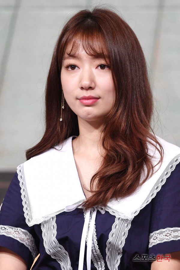  박신혜, 동글동글 인형 미모 