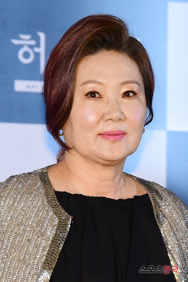  [포토] 김해숙 머리에 힘 좀 줬어요 