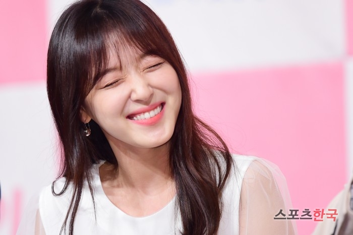  조우리, 꾸밈 없이 사랑스러운 미소 