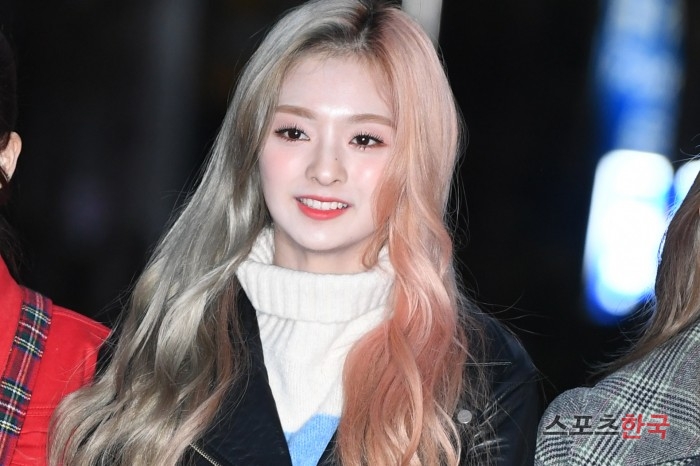 프로미스나인 이나경, 매력적인 투톤 헤어(뮤직뱅크 출근길) 