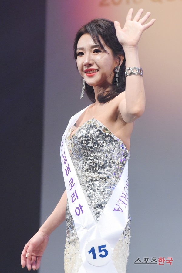  2018 미즈실버코리아, 화려한 드레스 자태 