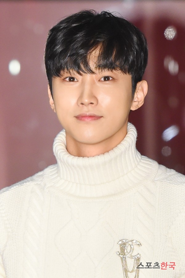  B1A4 진영, 사랑스런 쉼표 헤어스타일 
