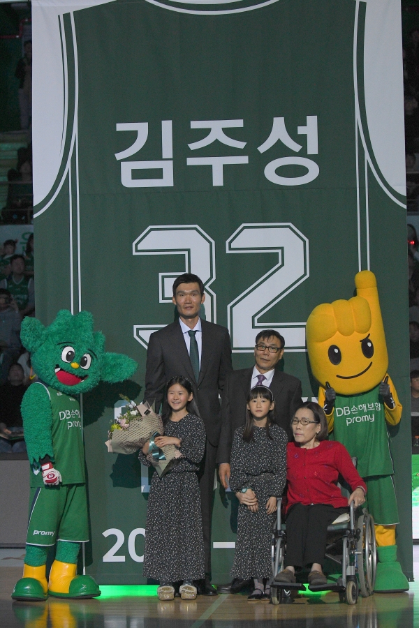  은퇴식 김주성, 눈물 대신 미소 속에 전한 마지막 인사 