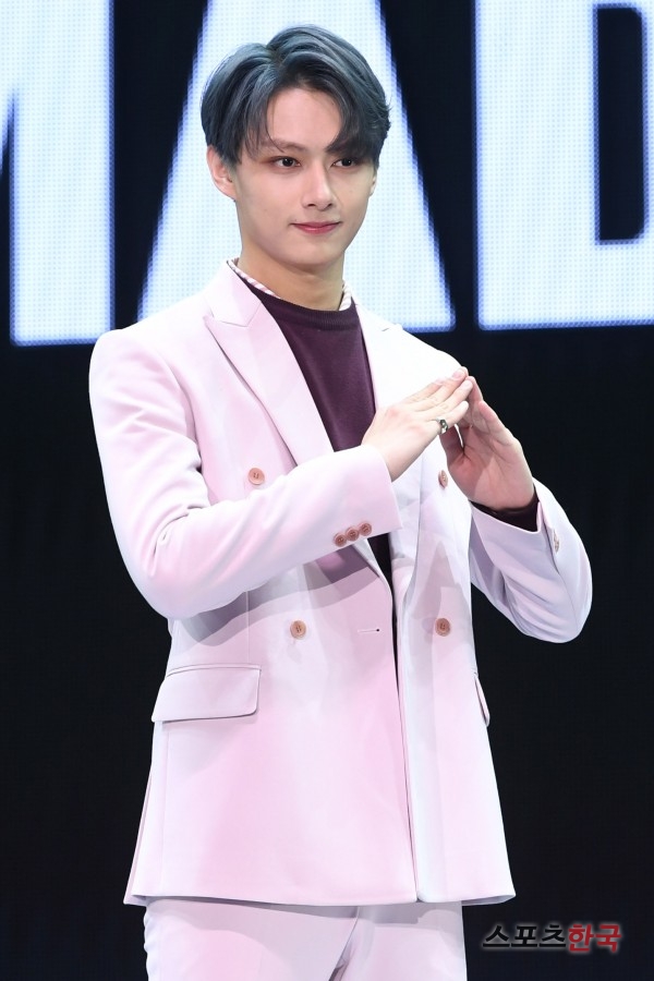  세븐틴 준, 달라진 다크 그레이 헤어컬러 