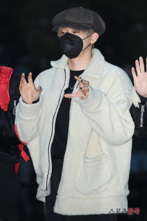  네일에 빵모자까지 몬스타엑스 아이엠, 평범을 거부한 패션 (뮤직뱅크 출근길) 