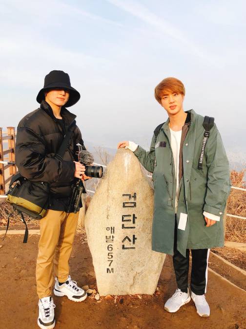  검단산 등산!…방탄소년단 정국X진, 컴백 전 등산 인증샷 찰칵 