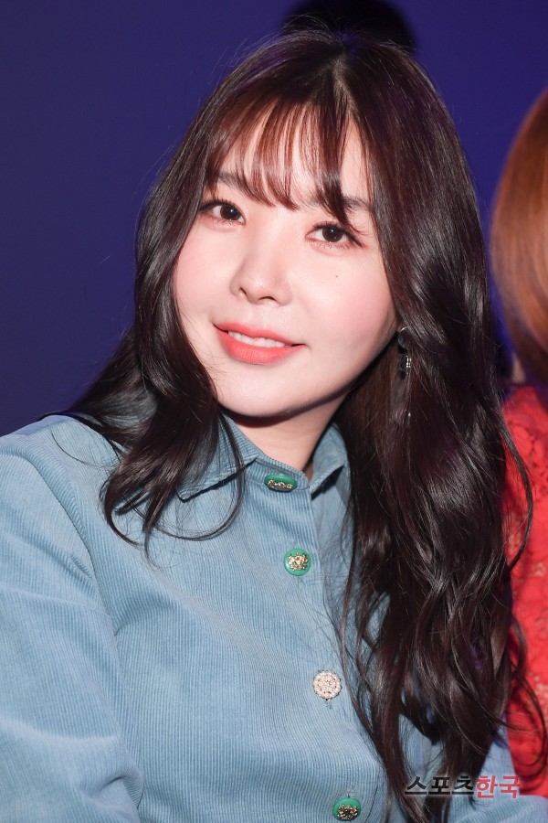  레이나, 귀여움과 예쁨의 공존 