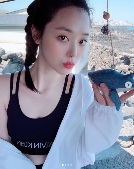  설리, 두 눈 의심하게 만드는 시선강탈 몸매…건강美 넘쳐 