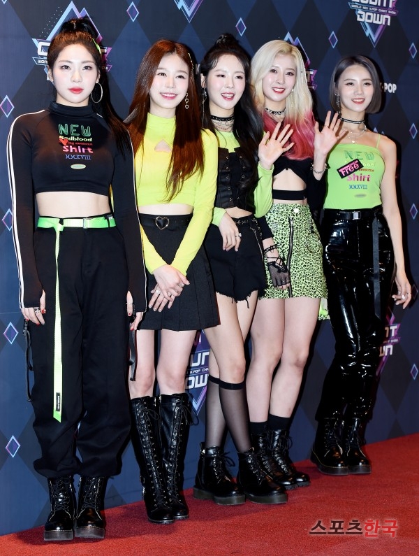 홀리데이, 모두가 좋아하는 그 날 (엠카운트다운) 
