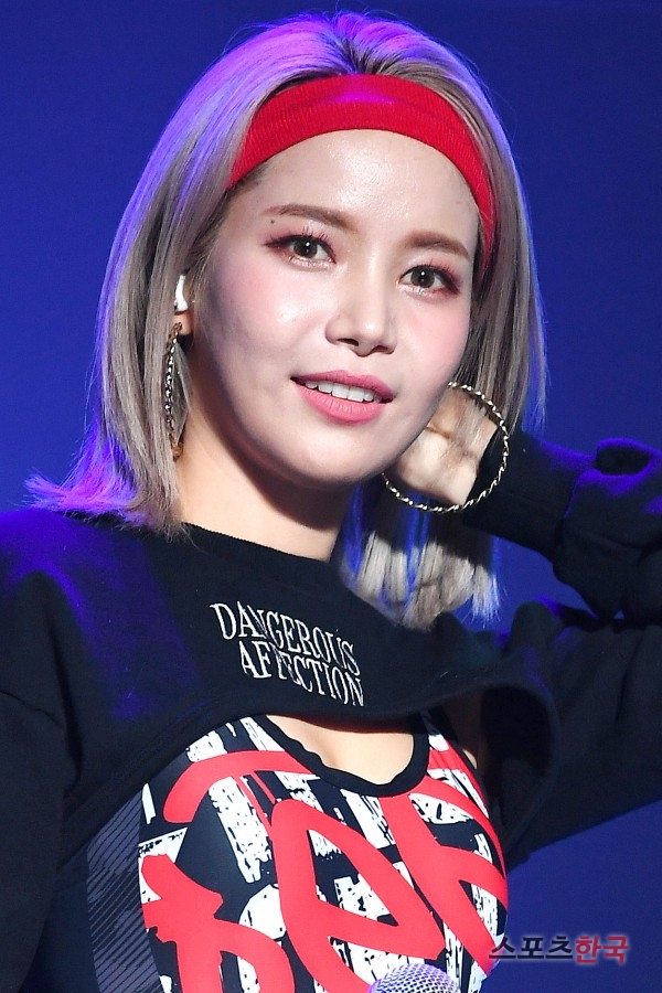 마마무 솔라, 클로즈업 부르는 미모 컴백 (리얼리티 인 블랙)