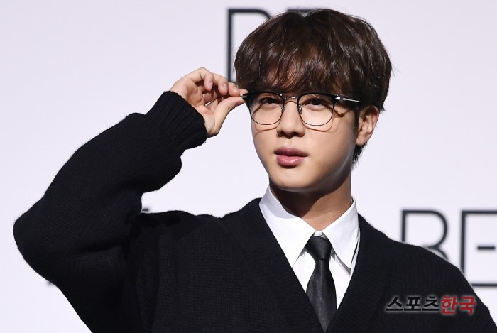 방탄소년단 진, 안경을 써도 완벽 비주얼