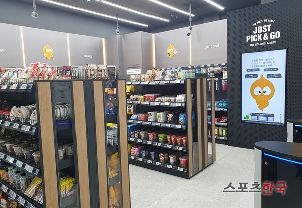 [르포] 들고 나가면 결제 끝…이마트24, 완전스마트매장 가보니