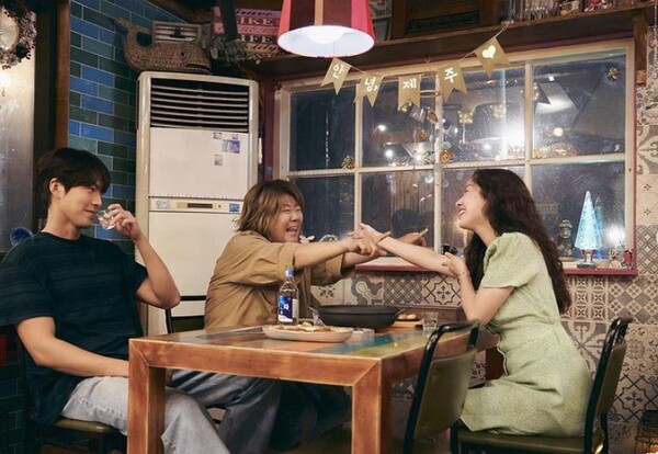우리들의 블루스 한지민, 촬영장 빛내는 햇살 미모 반짝반짝