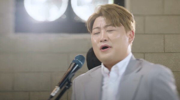 [조성진의 가창신공] 김호중, 몸이 아파도 노래할 땐 빛이 나는 사람