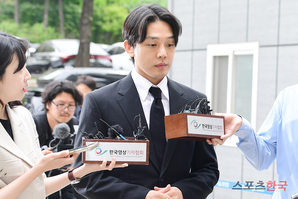 유아인, 영장실질심사 출석...구속 갈림길