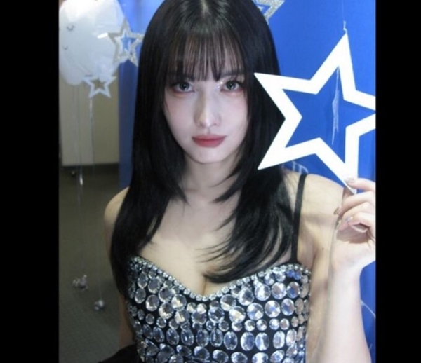 트와이스 모모, 하늘 높은 줄 모르고 치솟는 치명적 외모 미모 끝판왕