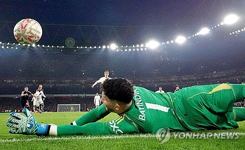 바이은드르 PK+승부차기 선방 맨유, 아스날 수적열세도 이겼다