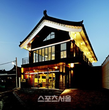 관광단지의 전통 명소, 100% 국산콩 사용함으로 전통음식 제공