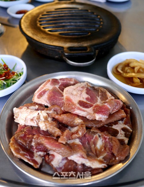[고기박사 최계경의 육도락 기행]=타임머신을 타고 온 돼지갈비의 맛, 전통모래내갈비