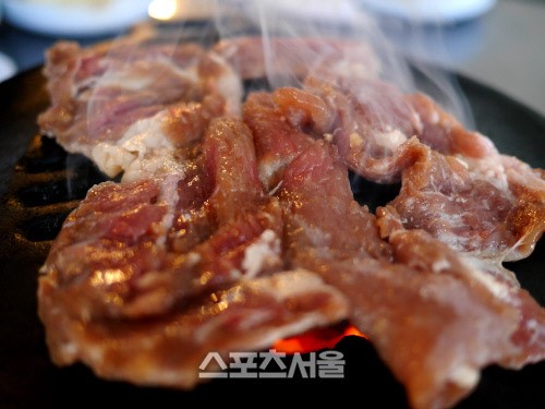 [고기박사 최계경의 육도락 기행]=타임머신을 타고 온 돼지갈비의 맛, 전통모래내갈비
