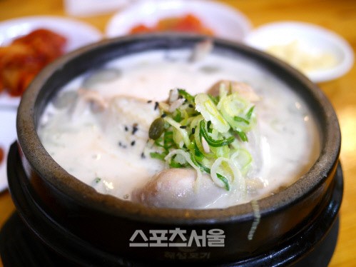 [고기박사 최계경의 육도락기행]대통령의 단골집, 토속촌 삼계탕