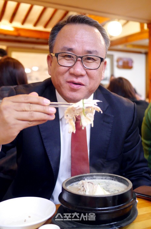 [고기박사 최계경의 육도락기행]대통령의 단골집, 토속촌 삼계탕