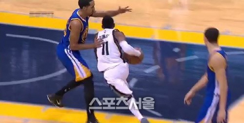 [NBA영상]콘리 트래블링 눈감은 심판, 이궈달라 조롱에는 테크니컬파울