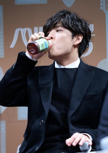 강하늘 쎄시봉에서도 노래 실력 선보인다.